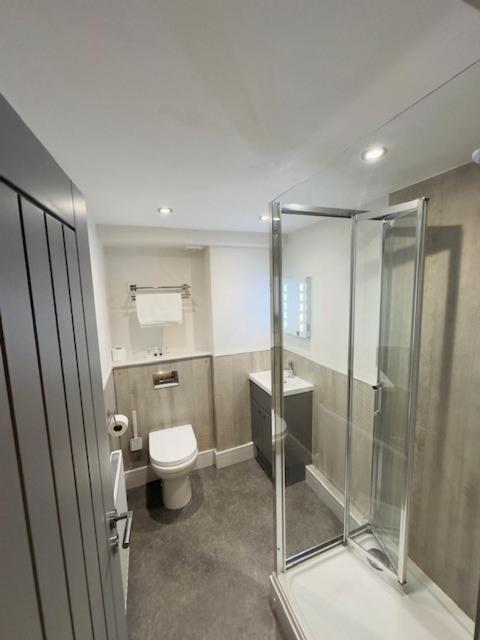 The White Lion Hotel 매킨레스 외부 사진