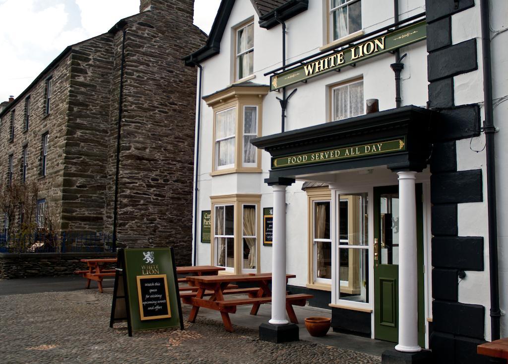 The White Lion Hotel 매킨레스 외부 사진