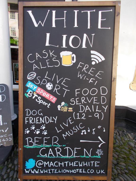 The White Lion Hotel 매킨레스 외부 사진